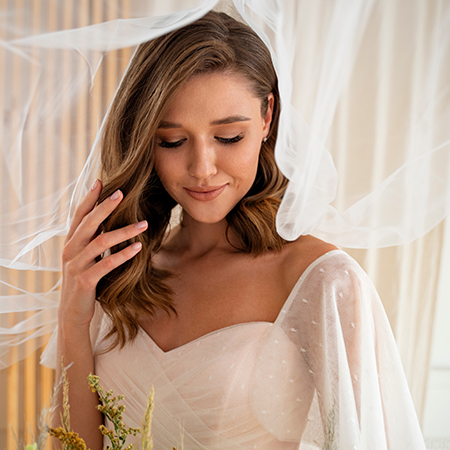 Novia feliz con su tratamiento facial y corporal previo a su boda en Centro de Estética y Depilación Láser Klauclinic